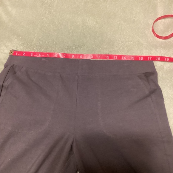 Torrid grey leggings, with pockets, size 2, NWOT - Picture 4 of 5